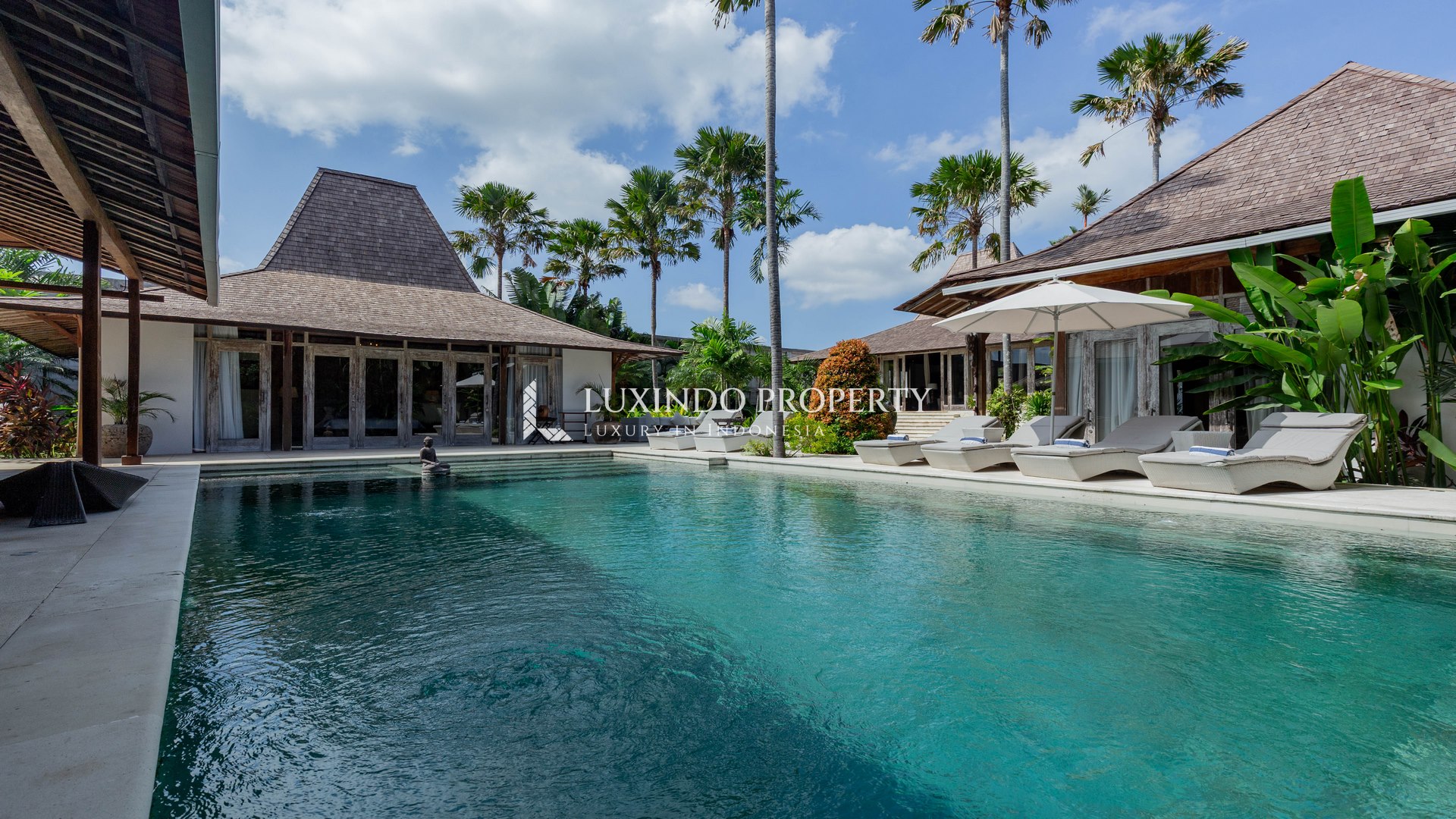 CANGGU – BEAUTIFUL 5 BEDROOMS VILLA FOR YEARLY RENTAL IN THE PRIME LOCATION OF BERAWA (RV145)